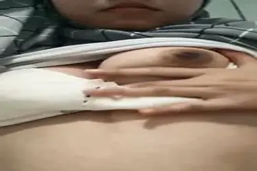 Ilyani Jilbab Kemeja Kotak Kotak Pamer Toket